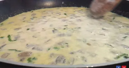Rezept: cremige, kohlenhydratarme Champignonsuppe mit nur 6 Zutaten.