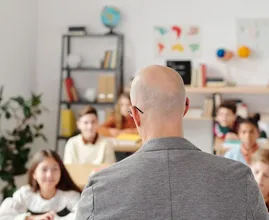 Zonder kleding voor de klas in nieuw NPO Zapp-programma