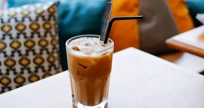 Yummy! Zo maak je thuis makkelijk een heerlijke ijskoffie