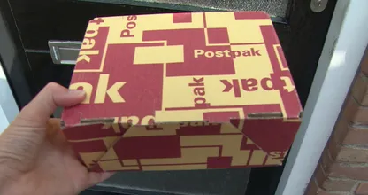 Politie waarschuwt voor DEZE nieuwe truc van oplichters, deze mensen zijn NIET van PostNL!