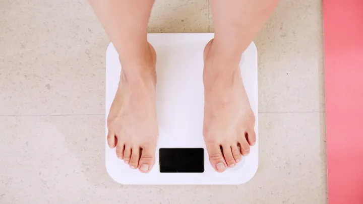 Evenveel calorieën eten, maar toch afvallen? Zo doe je dat