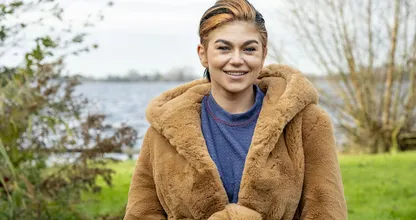 Bekend én onbekend Hazes-zusje blijken hartstikke gek op elkaar