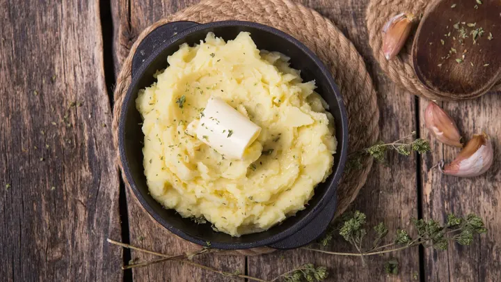 Chefs vervangen melk in aardappelpuree door dit ingrediënt uit de koelkast