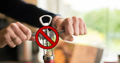 4 Wege eine Weinflasche zu öffnen - ohne Korkenzieher!