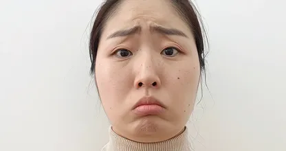 이중턱을 줄이고 싶으신가요? 다음과 같은 간단한 운동을 해보세요.