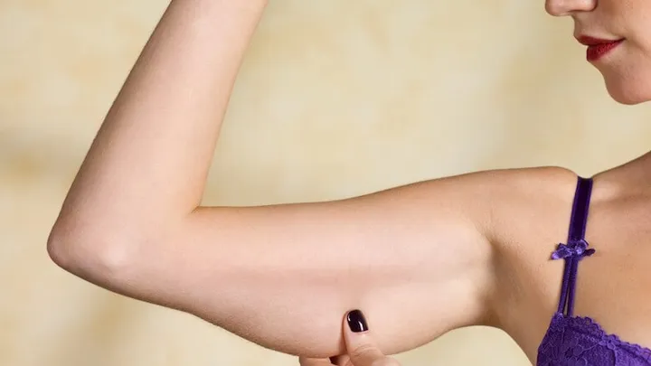 Vous avez de la graisse sous les bras ? Avec cet exercice de 3 minutes, vous pouvez vous en débarrasser une fois pour toute