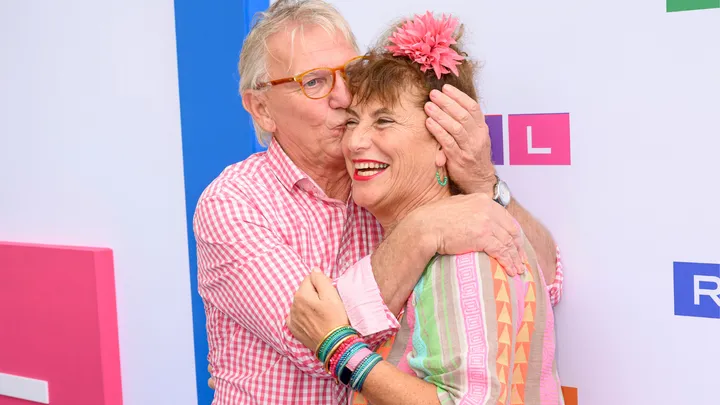 B&B Vol Liefde-Debbie trekt trouwjurk aan naar Televizier Gala