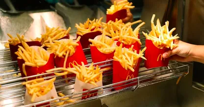 With this sneaky trick McDonald's employees make sure you're not getting enough fries!