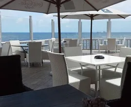 Tijd voor een cocktail aan zee: dit zijn de beste Nederlandse strandtenten