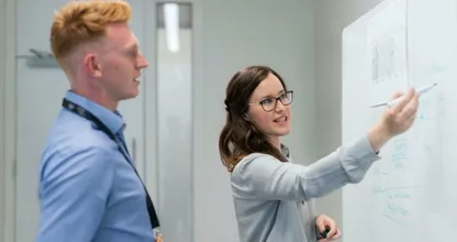 Vrouwen verdienden in 2020 maar liefst 14 procent minder per uur dan mannen
