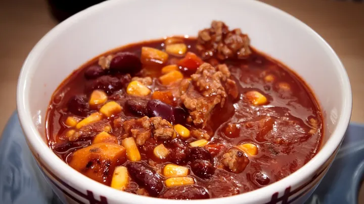 Mit dieser außergewöhnlichen Zutat kochst du das leckerste Chili Con Carne das du jemals gegessen hast!