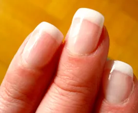 Aus diesem Grund solltest du immer eine Nagelfeile für den Fall der Fälle im Auto haben!