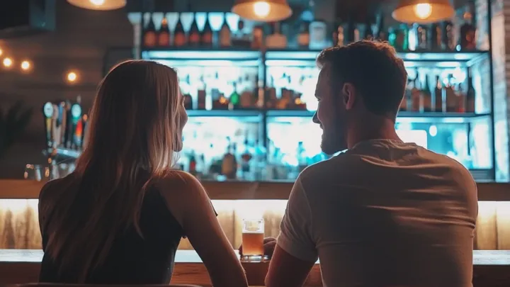 Γυναίκα σε ραντεβού στο Tinder συνειδητοποιεί πολύ αργά ότι δεν είναι αυτός που λέει ότι είναι