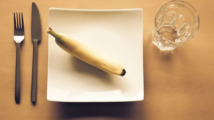 Everyone believes this dieting trick but it doesn't help you lose weight at all