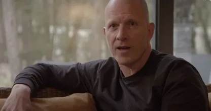Maxim Hartman besmet met corona en haalt hard uit naar Lange Frans