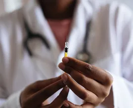 Via deze website haal je een vaccin die anders in de prullenbak belandt
