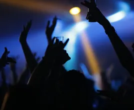 Clubs sluiten deuren nu besmettingen weer toenemen