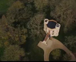 Arquitecto transforma un castillo en ruinas en una hermosa casa