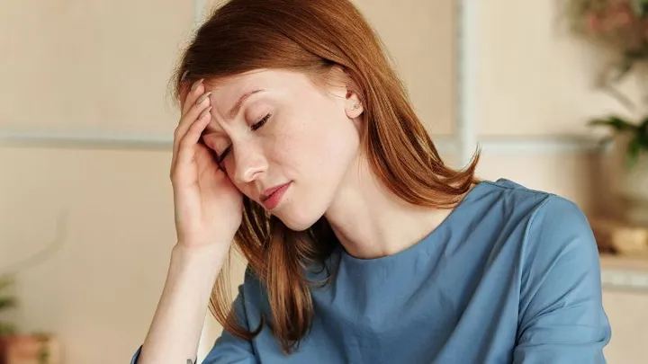 Aiii: vrouwen krijgen drie keer zo vaak migraine als mannen