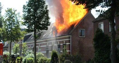 "Wie stak mijn ouderlijk huis in brand?" 3000 euro voor de gouden tip, delen svp!