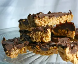 Diese selbstgemachten Müsliriegel mit Schokolade sind günstig und einfach herzustellen!