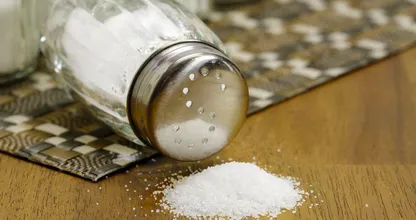 Dit is waarom je baking soda in een zoutvaatje zou moeten bewaren