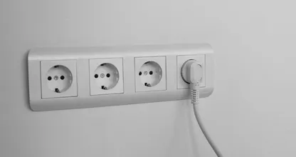 Moet je bij onweer je elektrische apparaten uit het stopcontact halen?