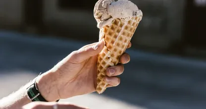 Een ijsje eten in Rome? Je kan er een boete van 250 euro voor krijgen