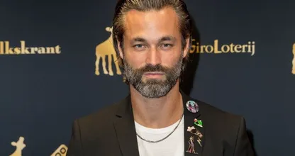 Wauw: zo ziet de knappe vriendin van Jan Kooijman eruit