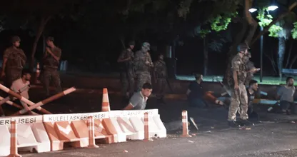 Er is een Coup in Turkije bezig nu! Het leger claimt de machtsovername! Wat een toestanden!