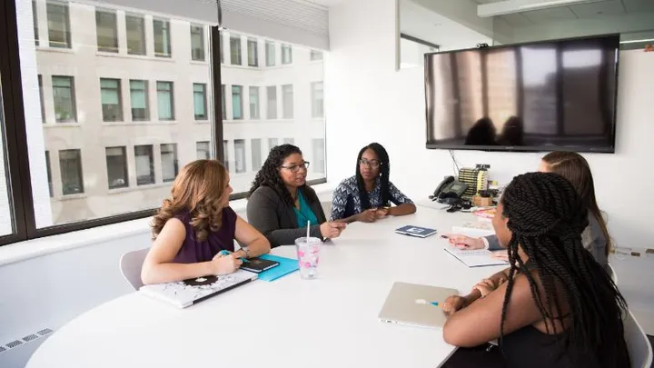 Onderzoek wijst uit: vrouwen functioneren beter op een warm kantoor
