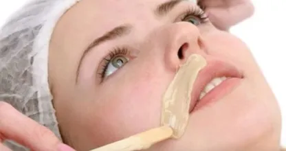 Dich stört der Flaum an der Oberlippe? Mit diesem verblüffenden Trick wirst du ihn los.