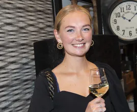 Maxime Meiland krijgt steun na hevige kritiek op foto met wijn