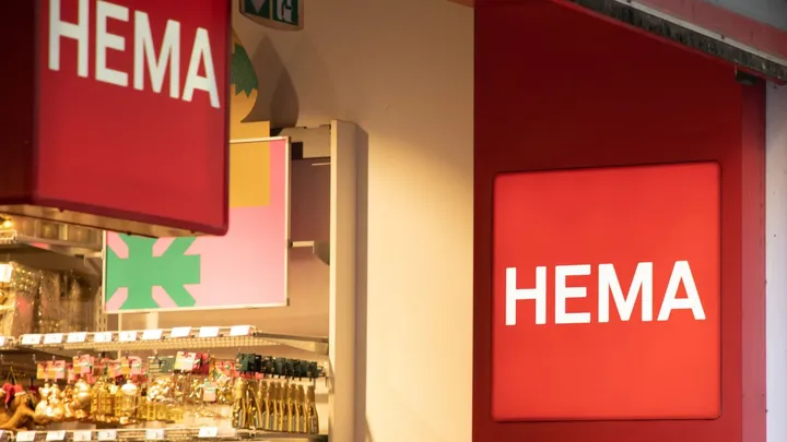 HEMA slaat plank volledig mis met covertekst 'van speen tot seksspeeltje'