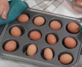 Wie macht sie das bloß? 12 hartgekochte Eier auf einmal kochen und das ohne Topf oder Wasser