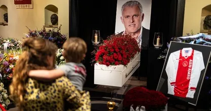 Familie Peter R. de Vries ontroerd door enorme belangstelling bij publiek afscheid