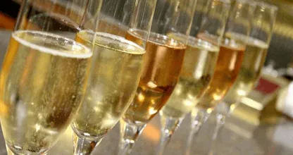 Ben je nog op zoek naar champagne voor de jaarwisseling? Zoek niet verder; bij DEZE supermarkt vind je de lekkerste en de goedkoopste!