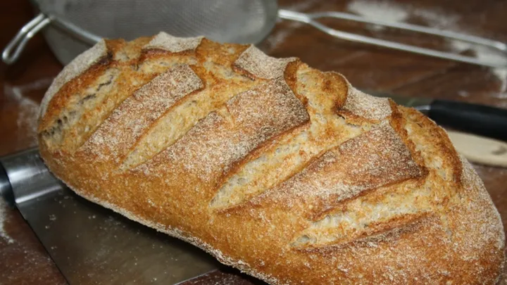 Ist Dinkelbrot wirklich gesünder als Weizenbrot? Wir haben die Antwort.