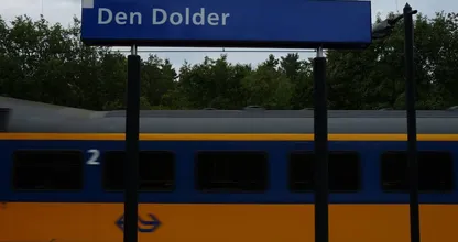 Vrouw van 80 wordt de trein uitgezet! Ze had zelfs een kaartje gekocht! Echt om te huilen dit!