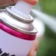 6 praktische Nutzen von Haarspray, die nichts mit deiner Frisur zu tun haben