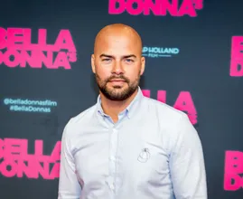 Oscar Aerts openhartig over zeldzame ziekte: 'Vanwege mijn uiterlijk kreeg ik nauwelijks nog rollen aangeboden’