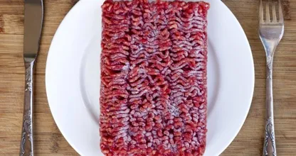 ¿Olvidaste descongelar tu carne a tiempo? ¡Con este truco lo harás en un periquete!