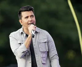 Jan Smit maakt korte metten met kritiek fan over coronapas