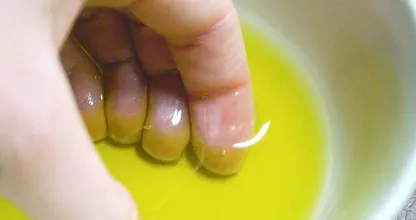 Heb je korte en afgebroken nagels? Met DIT natuurlijke middeltje groeien ze als kool!