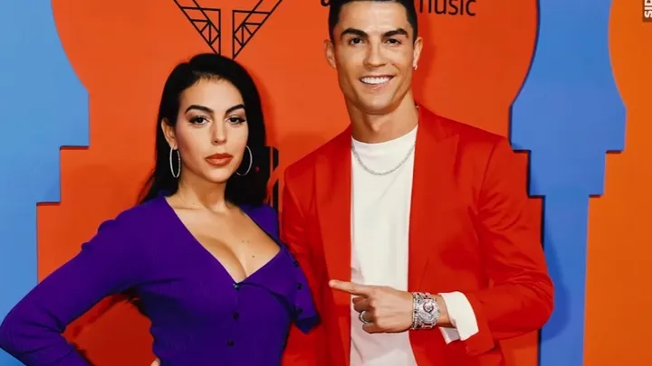 La petite amie de Ronaldo a établi des règles étranges pour le légendaire footballeur.