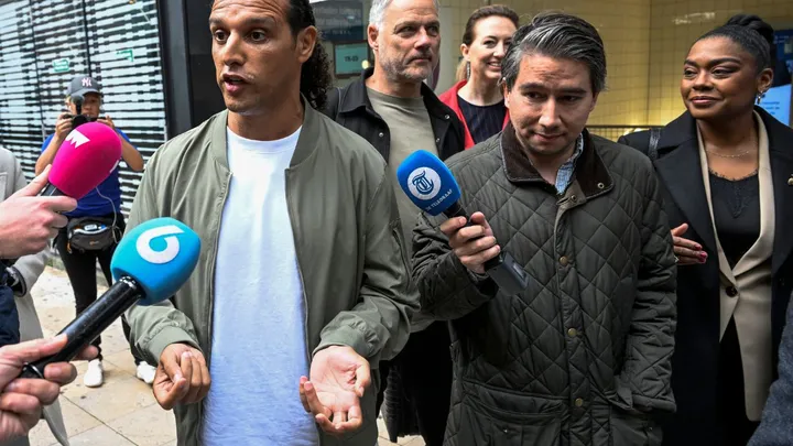 Ali B emotioneel tijdens rechtszaak: 'Wachten op de eerste zelfmoord'