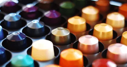 Aha, dus dít is de reden dat Nespresso® cupjes niet in de supermarkt te koop zijn!
