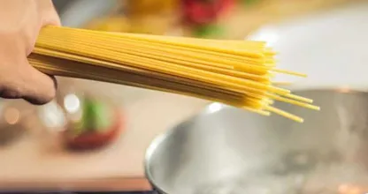 Gli chef rivelano i più grandi errori che la maggior parte delle persone commette mentre cucina la pasta