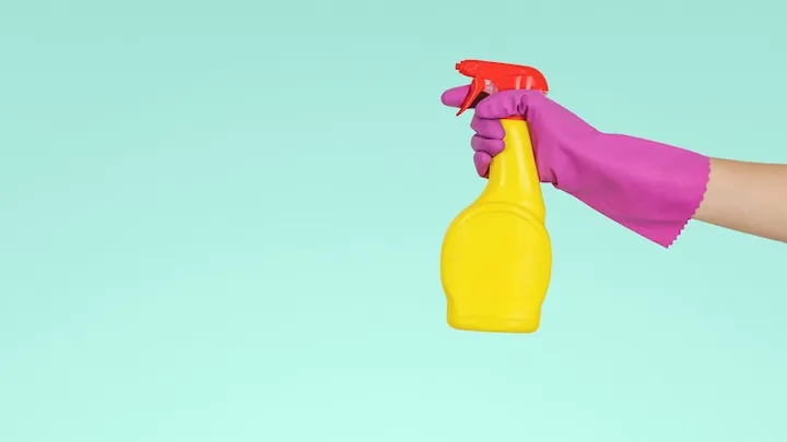 Zo maak je zelf een heerlijk ruikende milieuvriendelijke reiniger