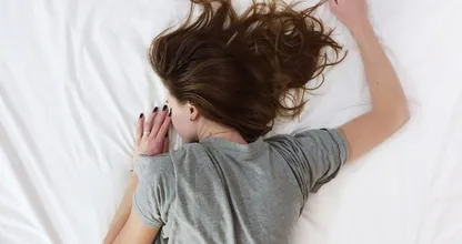 Deze 6 symptomen wijzen op een slaaptekort